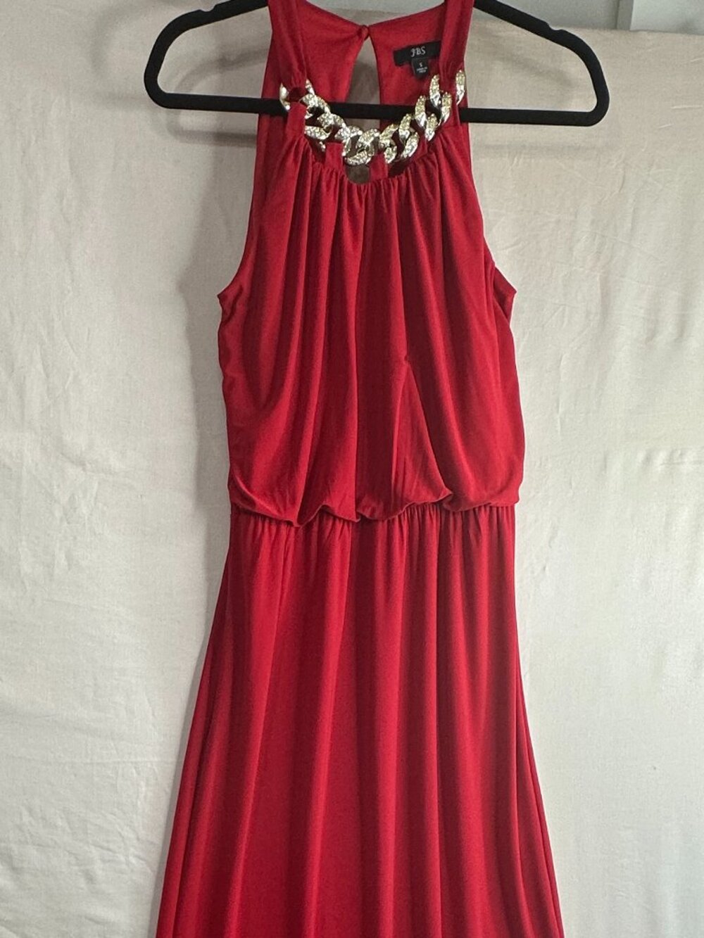 JBS RED DRESS WITH GOLD CHAIN ATTACH TO NECK